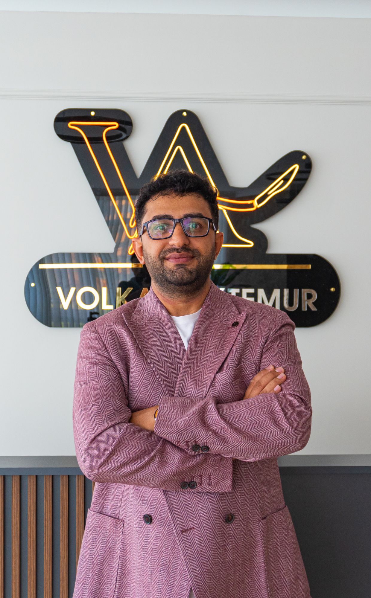 Op. Dr. Volkan Aktemur in front of the clinic sign
